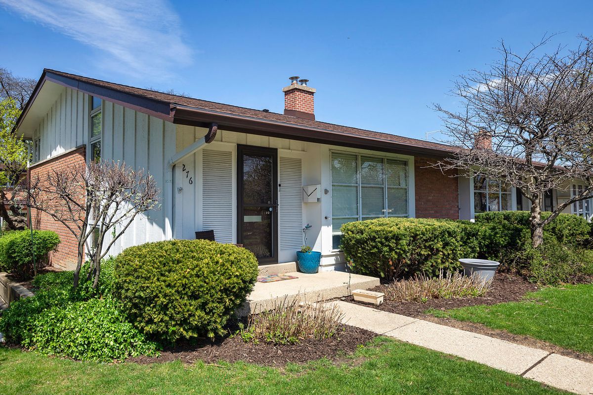 276 Crestwood Village, Northfield, IL 60093