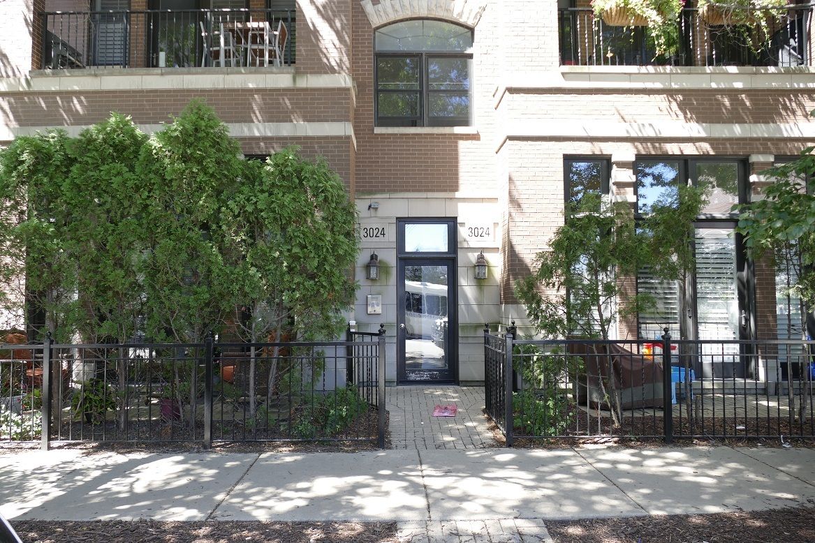 3024 Sheffield Avenue, Chicago, IL 60657