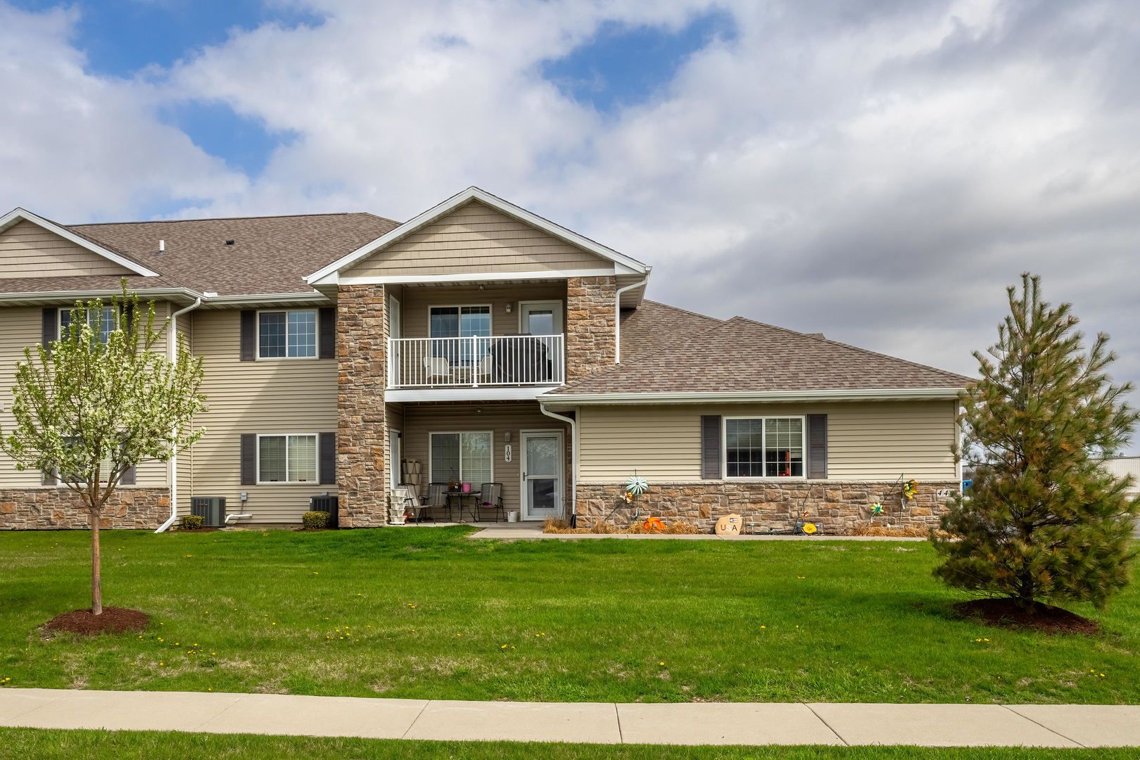 440 E FRANKLIN Street #204 — Eldridge, IA 52748