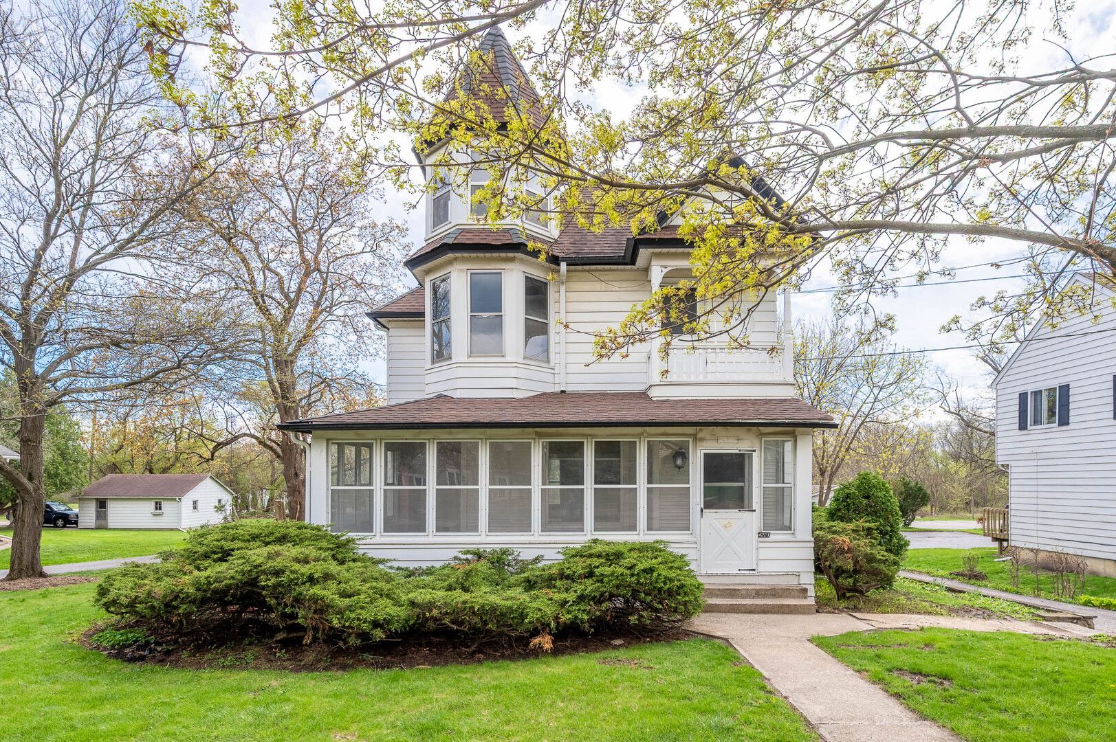 4221 Old Grand Avenue — Gurnee, IL 60031