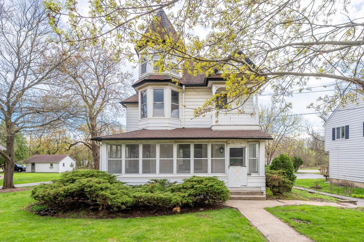 4221 Old Grand Avenue, Gurnee, IL 60031