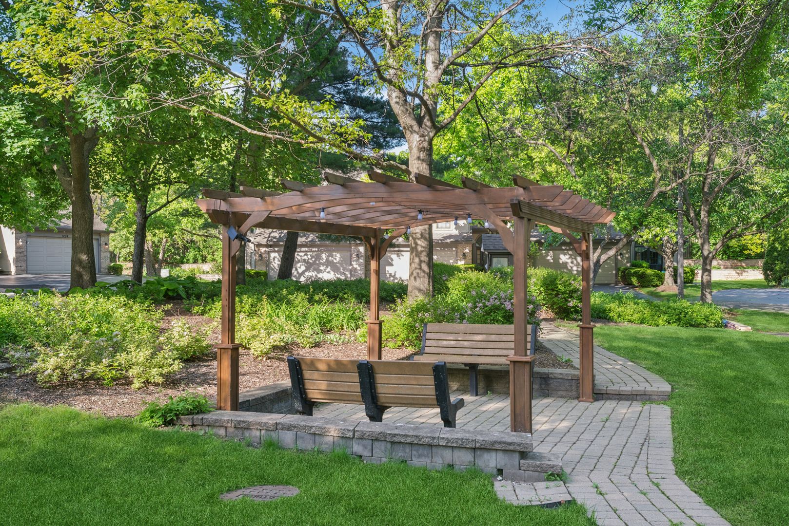 1204 Hobson Oaks Court #1204 — Naperville, IL 60540