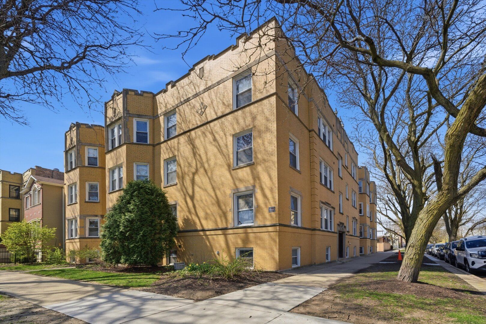 2903 W Cullom Avenue #1 — Chicago, IL 60618
