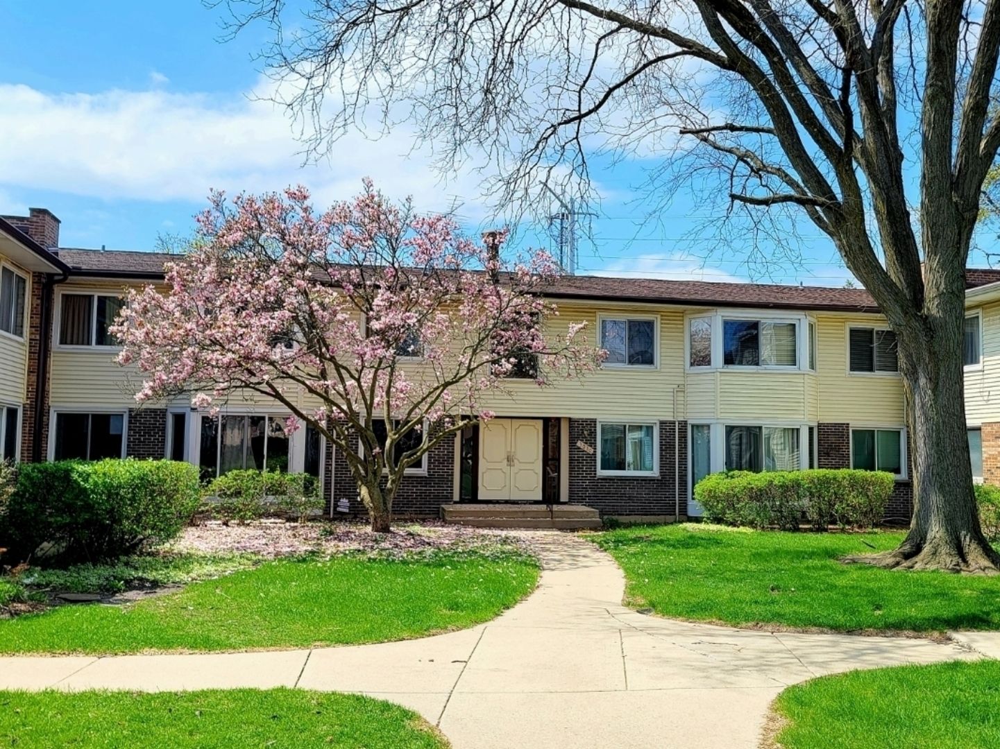 3030 Roberts Drive #5 — Woodridge, IL 60517