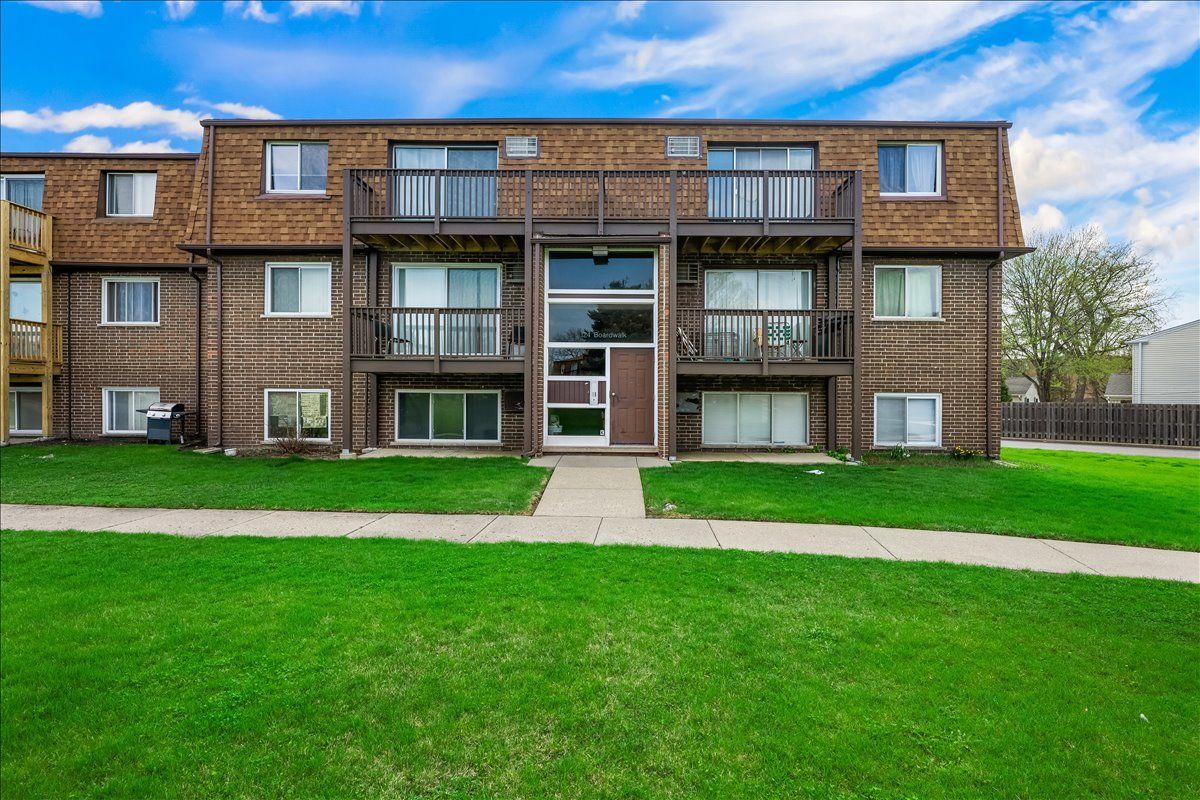 124 Boardwalk Street #2E — Elk Grove Village, IL 60007