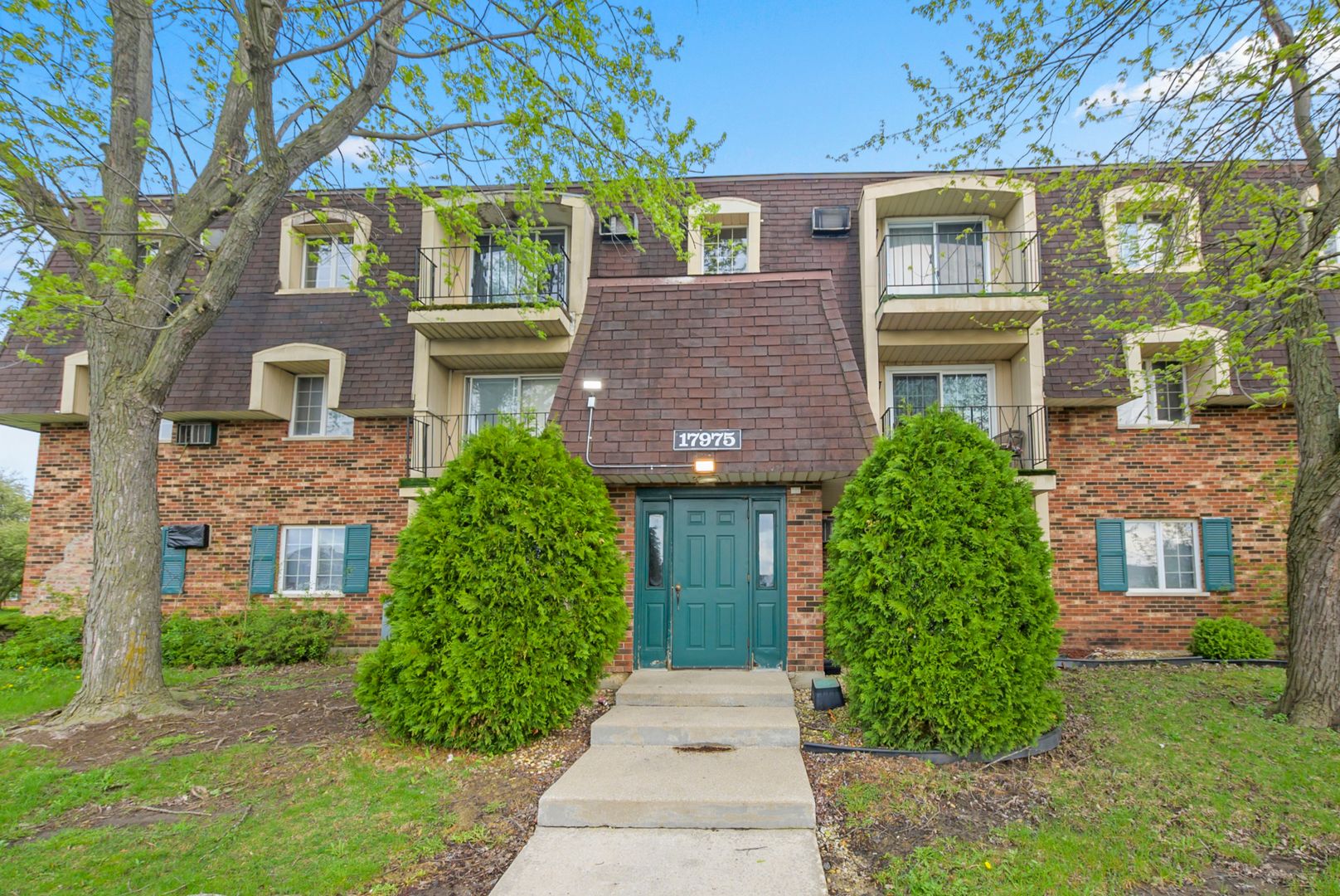 17975 Huntleigh Court #301 — Country Club Hills, IL 60478
