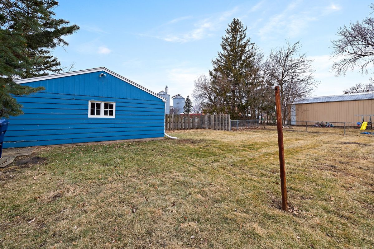 25 E Chestnut Avenue, Cortland, IL 60112