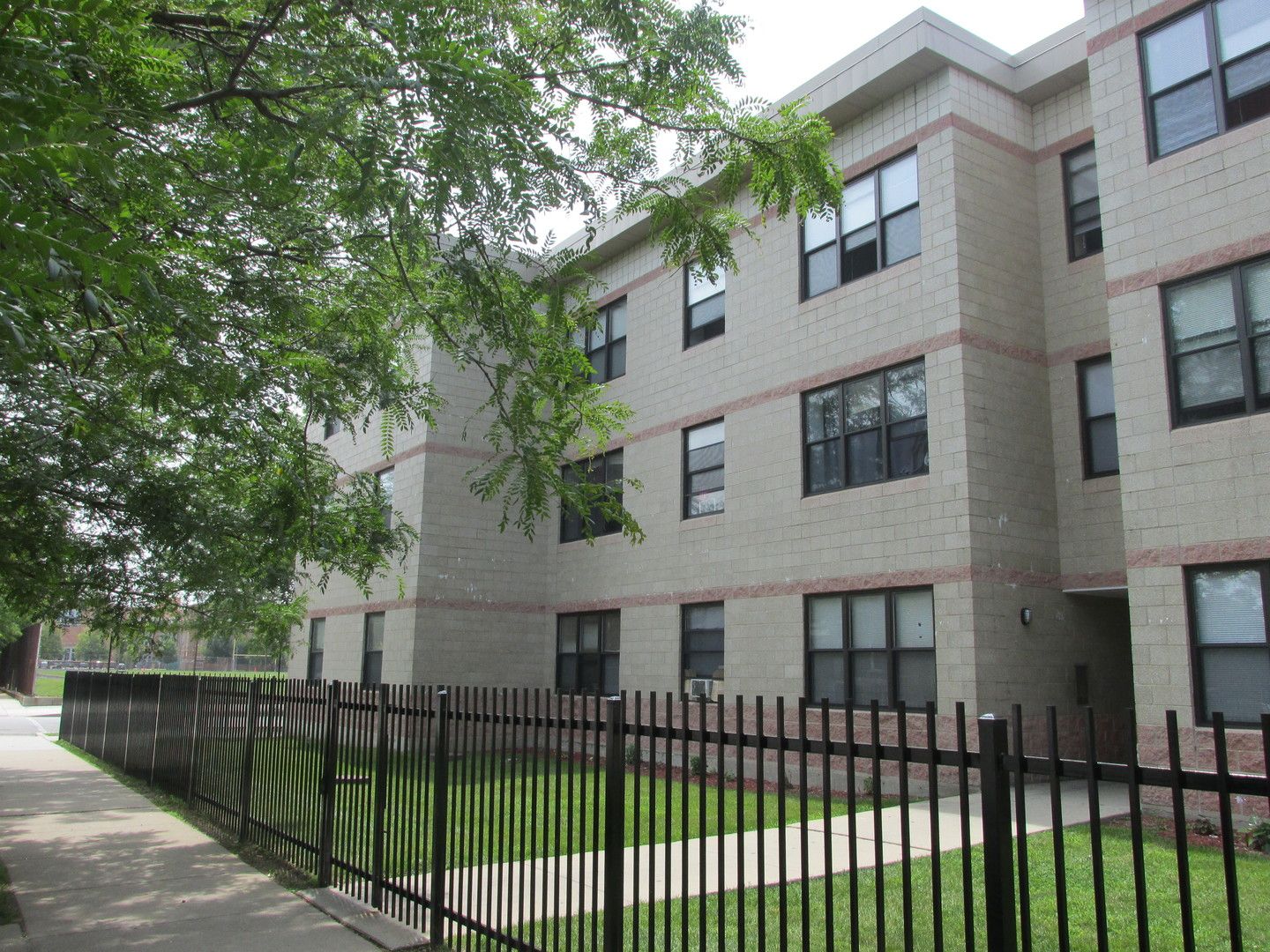 4752 S Wabash Avenue #203 — Chicago, IL 60615