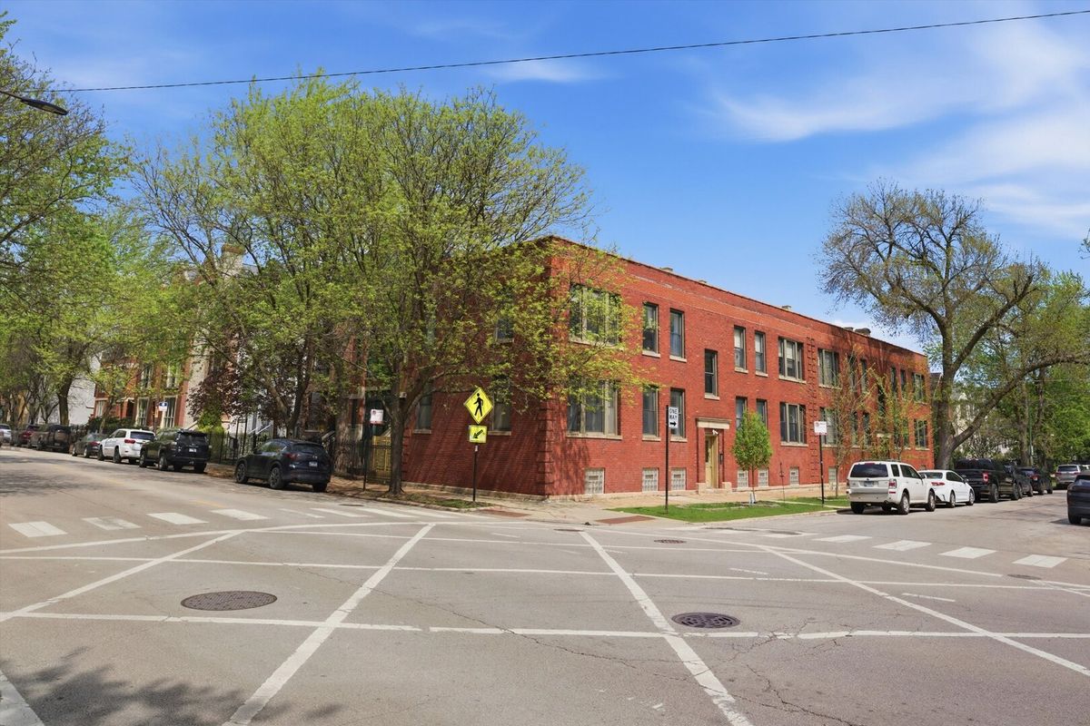 1958 George Street, Chicago, IL 60657