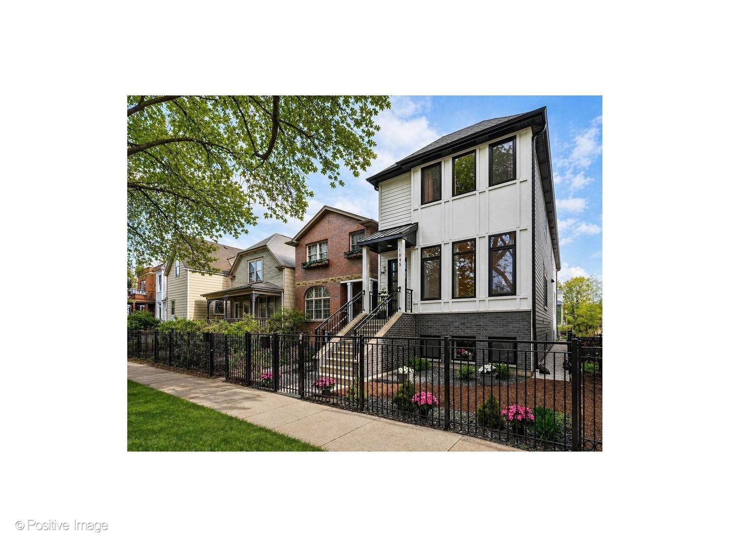 1845 W Wellington Avenue — Chicago, IL 60657