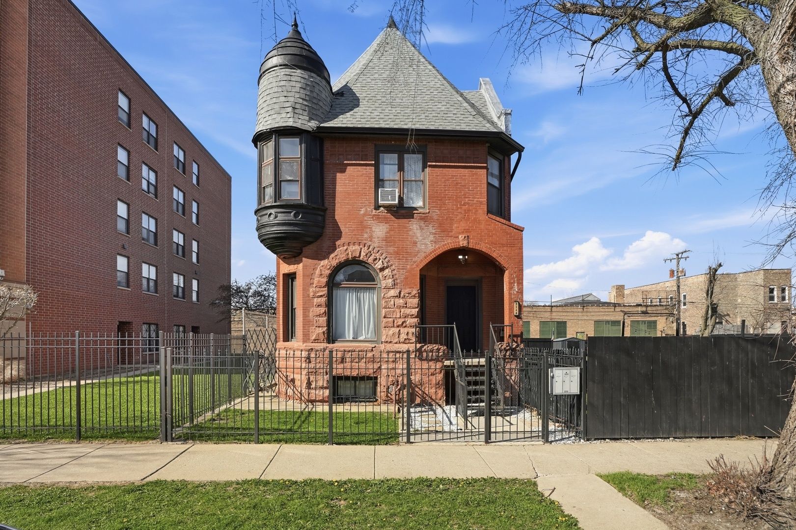 3248 W Maypole Avenue — Chicago, IL 60624