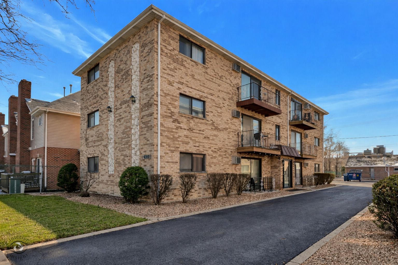 6317 W 64th Place #2S — Chicago, IL 60638