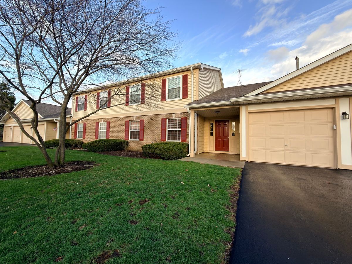 400 Woodview Circle, Elgin, IL 60120