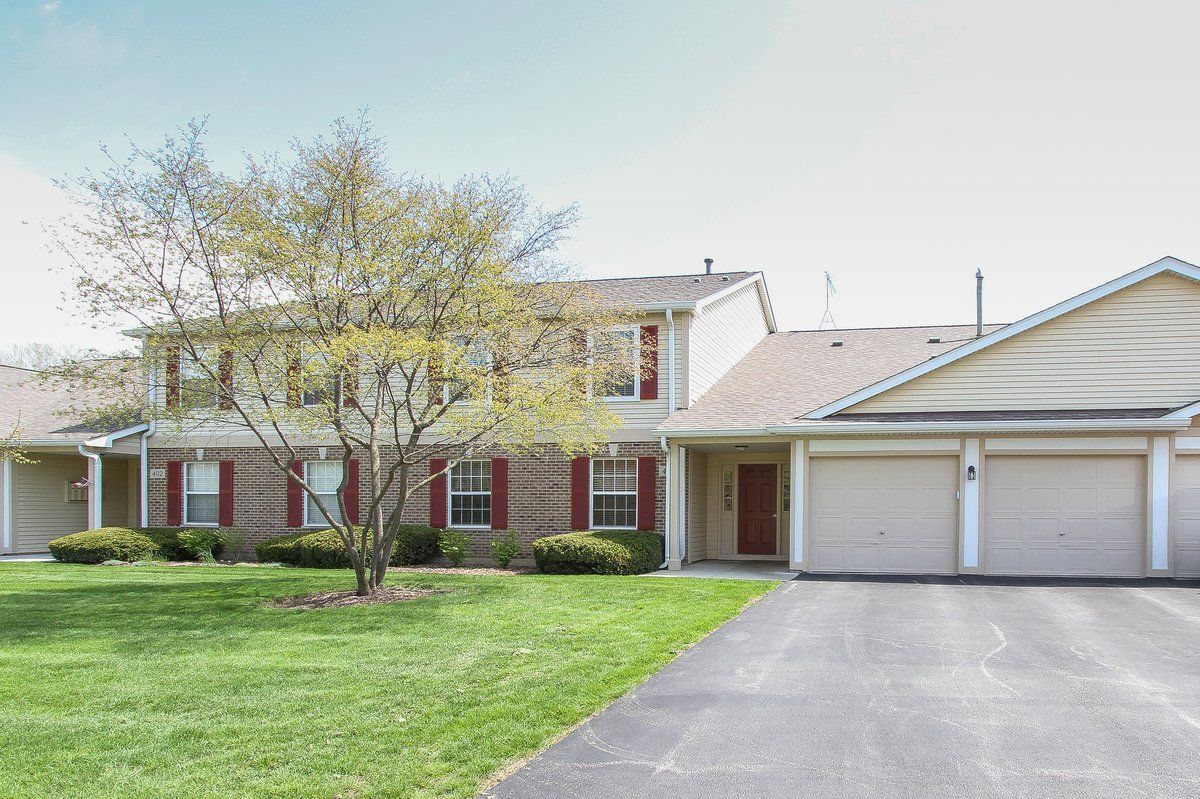 400 Woodview Circle, Elgin, IL 60120