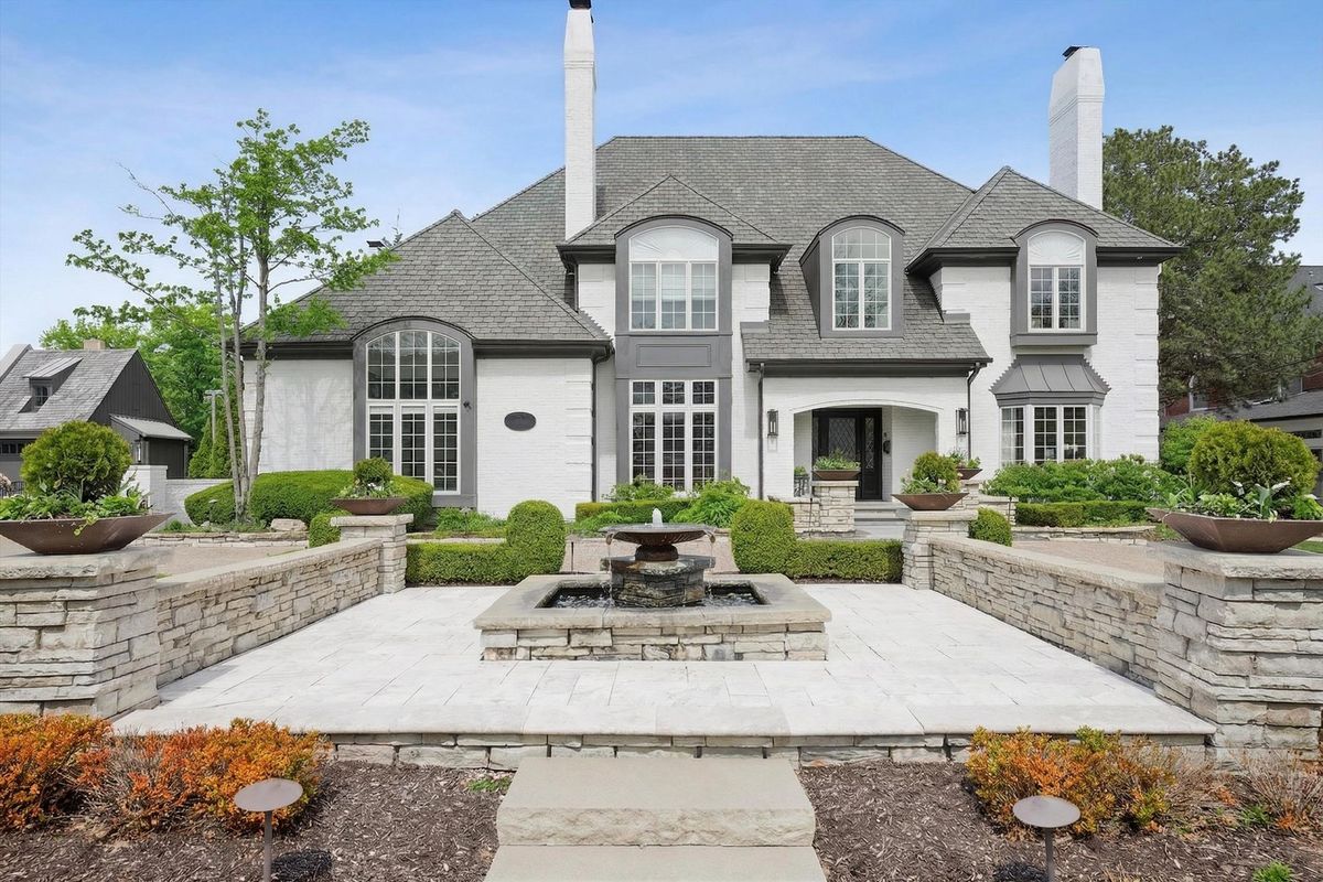 21 8th Street, Hinsdale, IL 60521