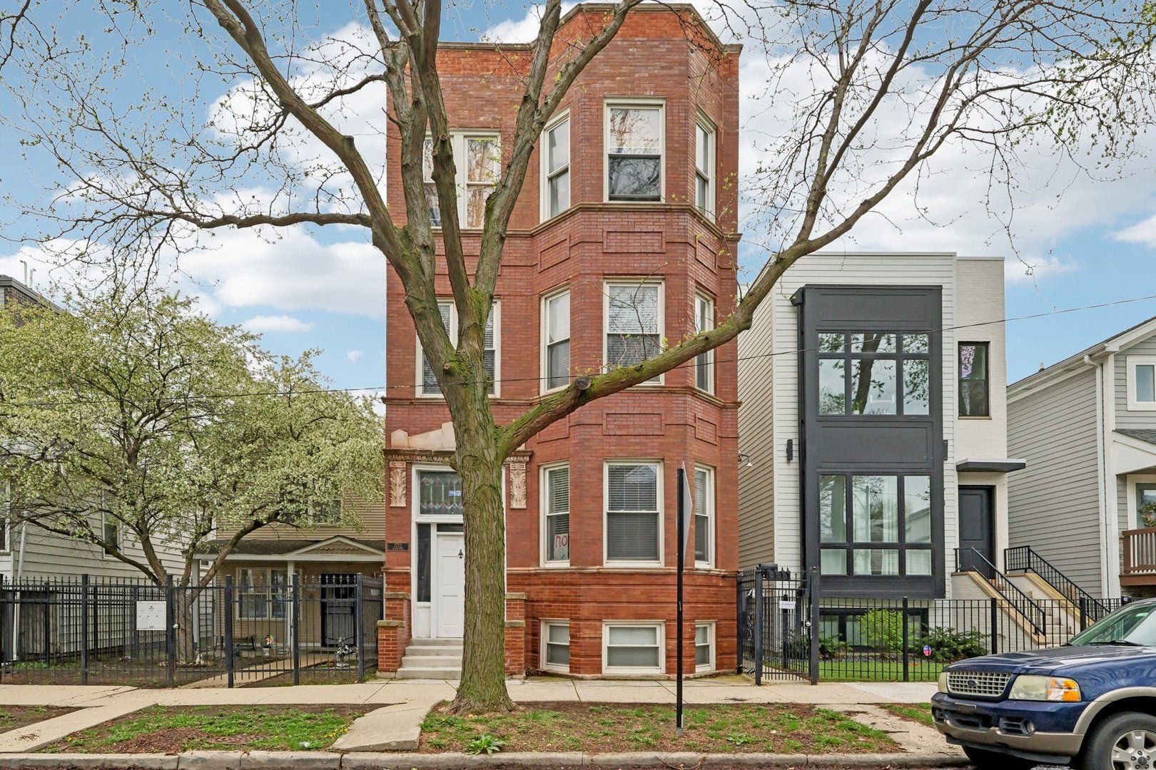 1712 N Washtenaw Avenue #2F — Chicago, IL 60647