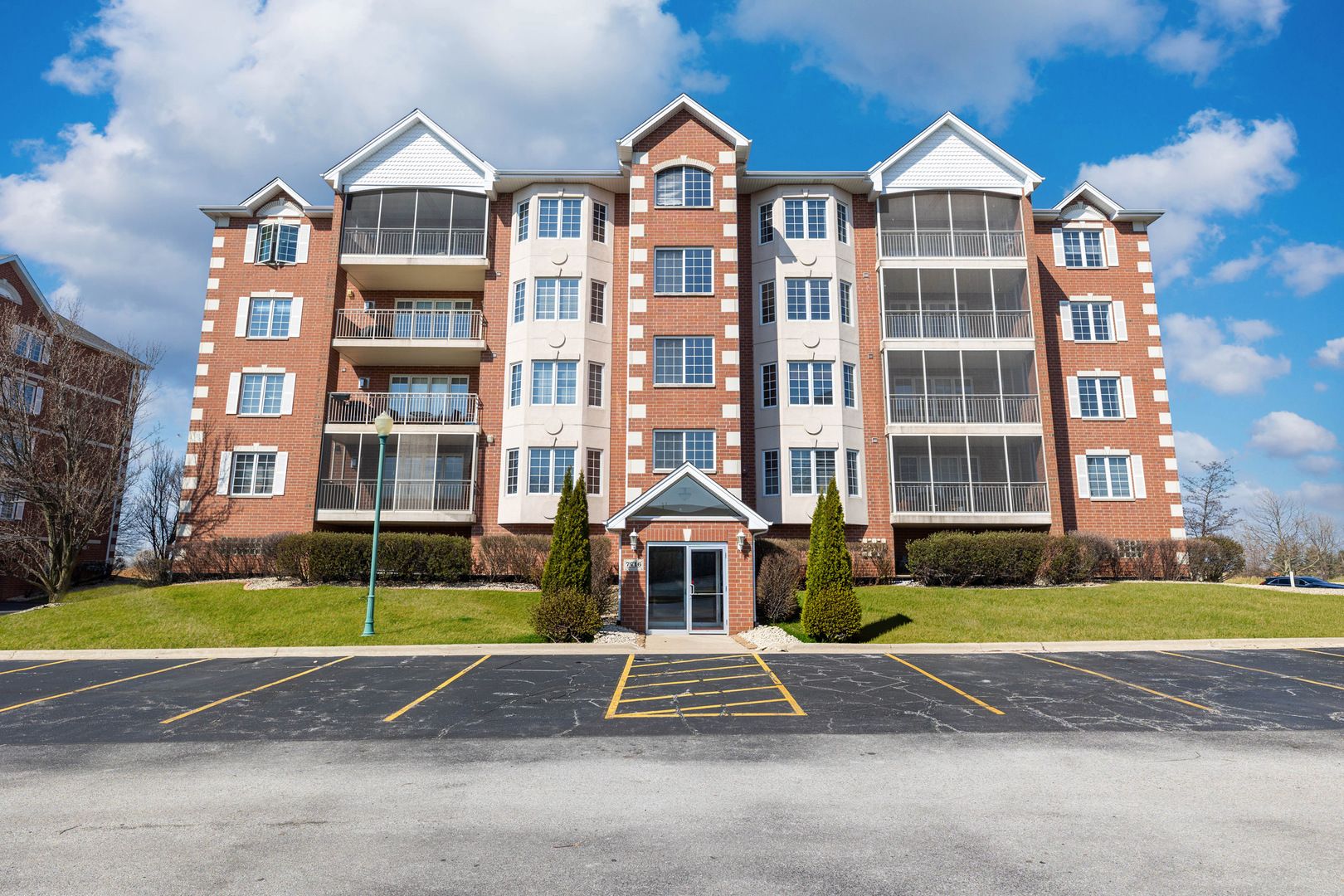 7716 Greenway Boulevard #3SE — Tinley Park, IL 60487