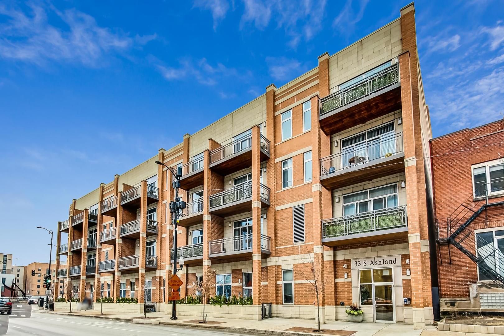 33 S Ashland Avenue #205 — Chicago, IL 60607