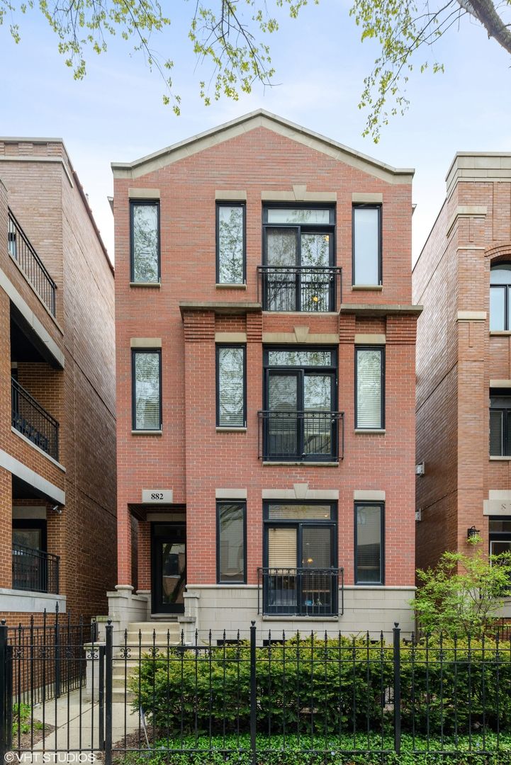 882 Lill Avenue, Chicago, IL 60614