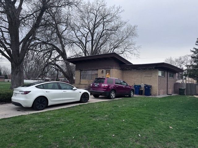 9132 S California Avenue — Evergreen Park, IL 60805