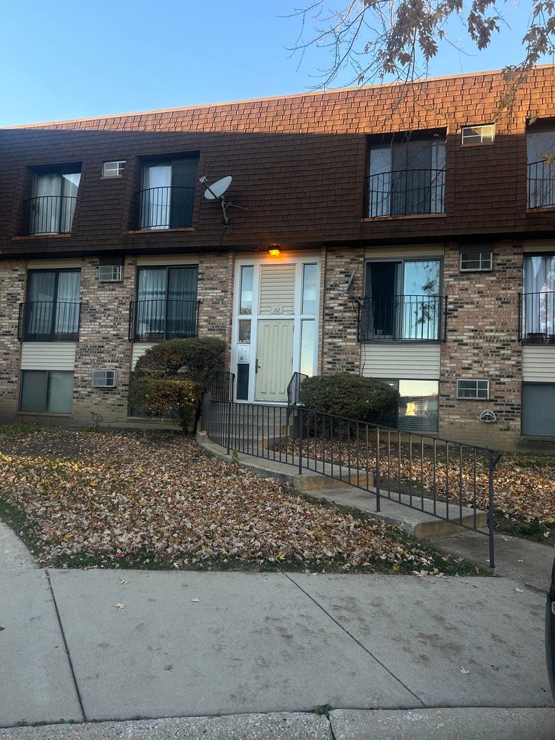 162 S Waters Edge Drive #301 — Glendale Heights, IL 60139