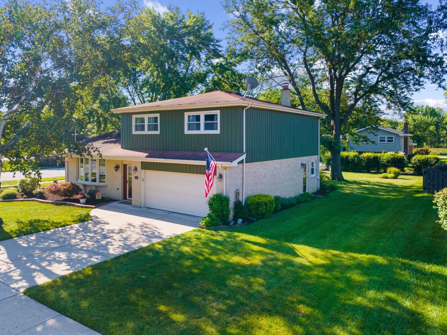 2143 E Peachtree Lane — Arlington Heights, IL 60004