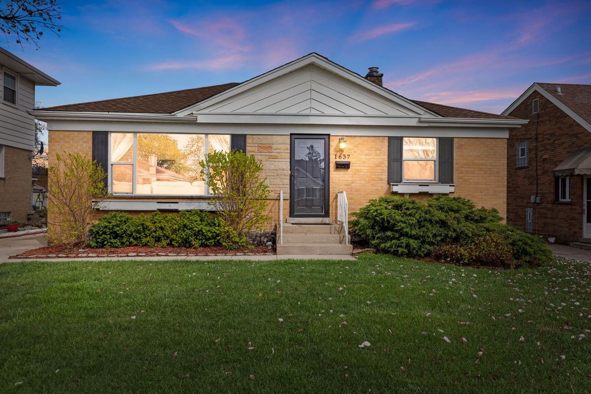 1637 Heidorn Avenue, Westchester, IL 60154