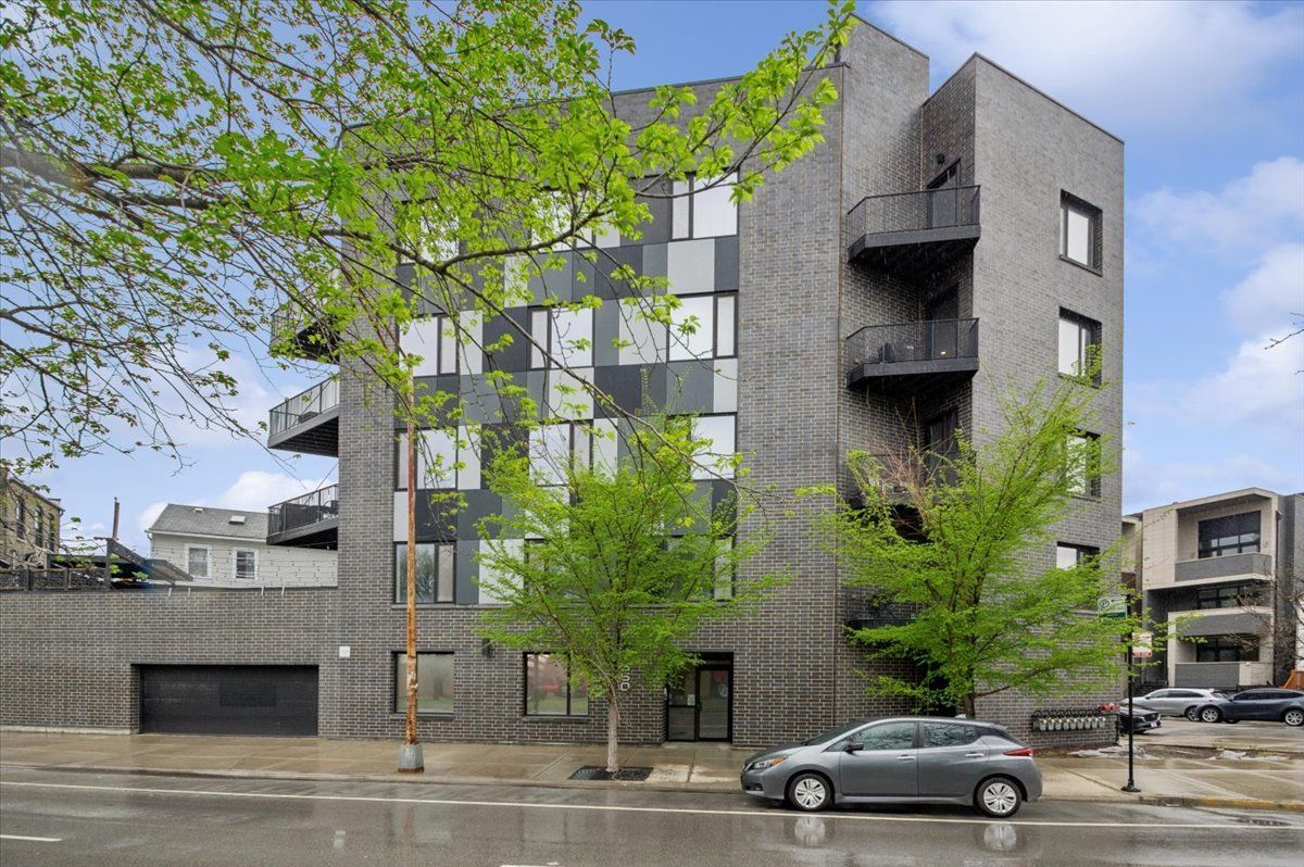 550 N Ogden Avenue #4N — Chicago, IL 60642