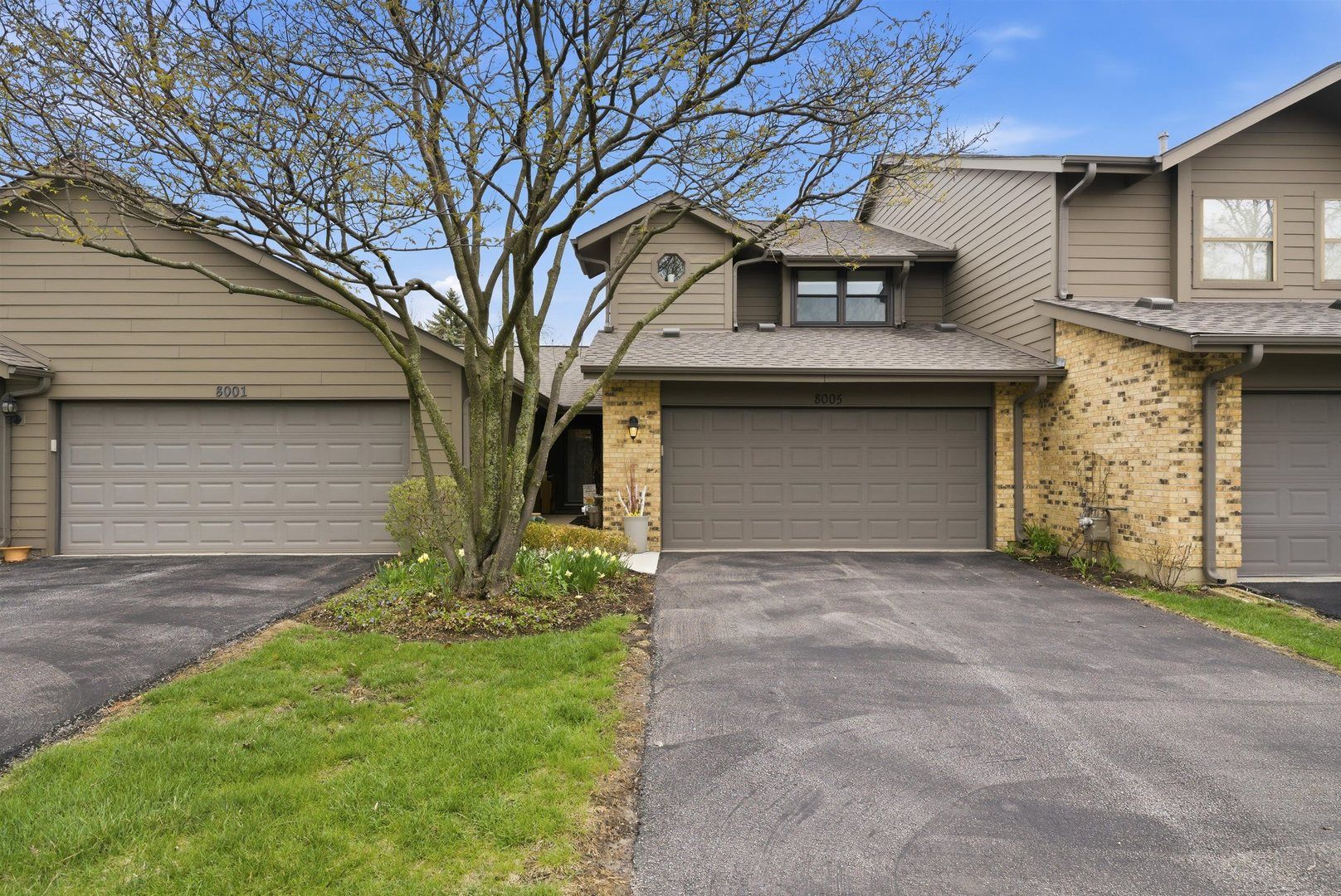 8005 Wildwood Lane — Darien, IL 60561