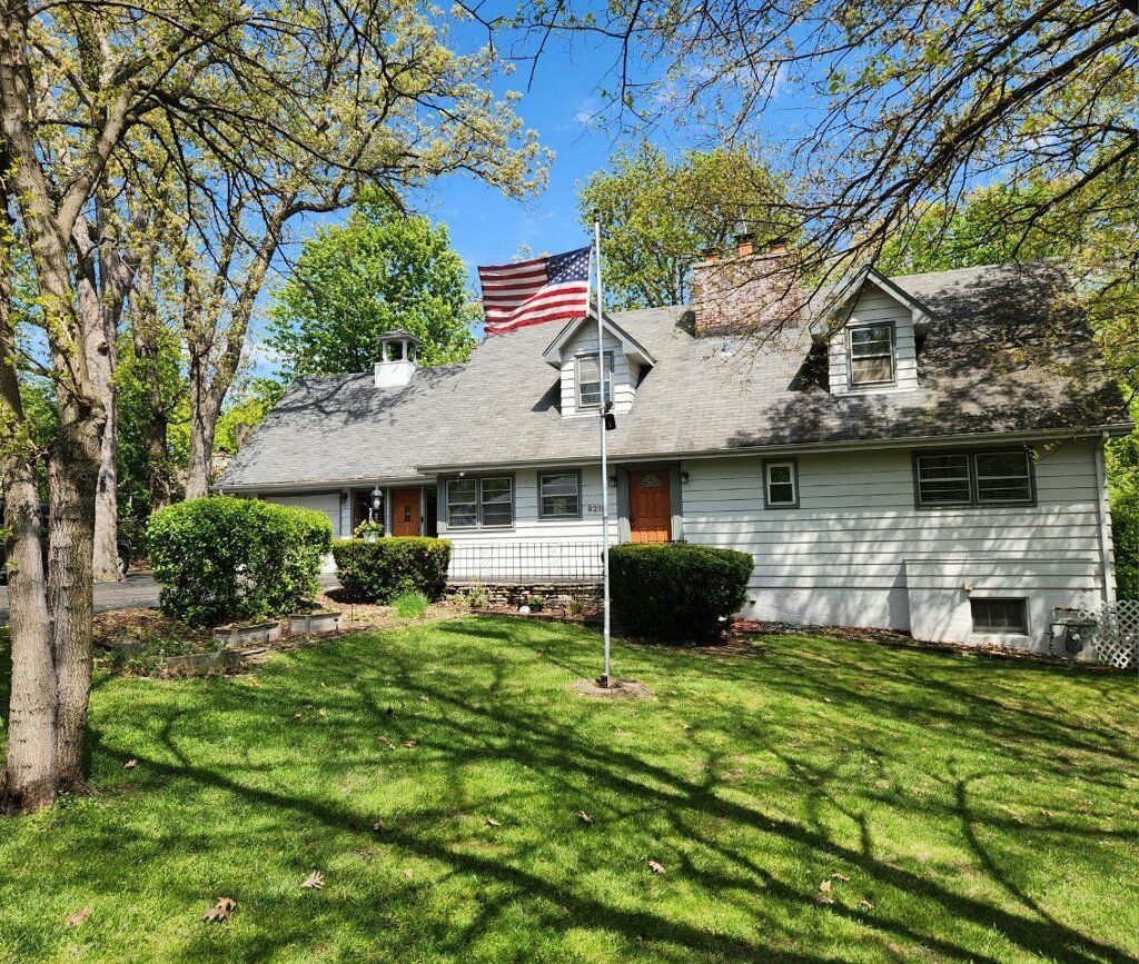 9215 83rd Avenue, Hickory Hills, IL 60457