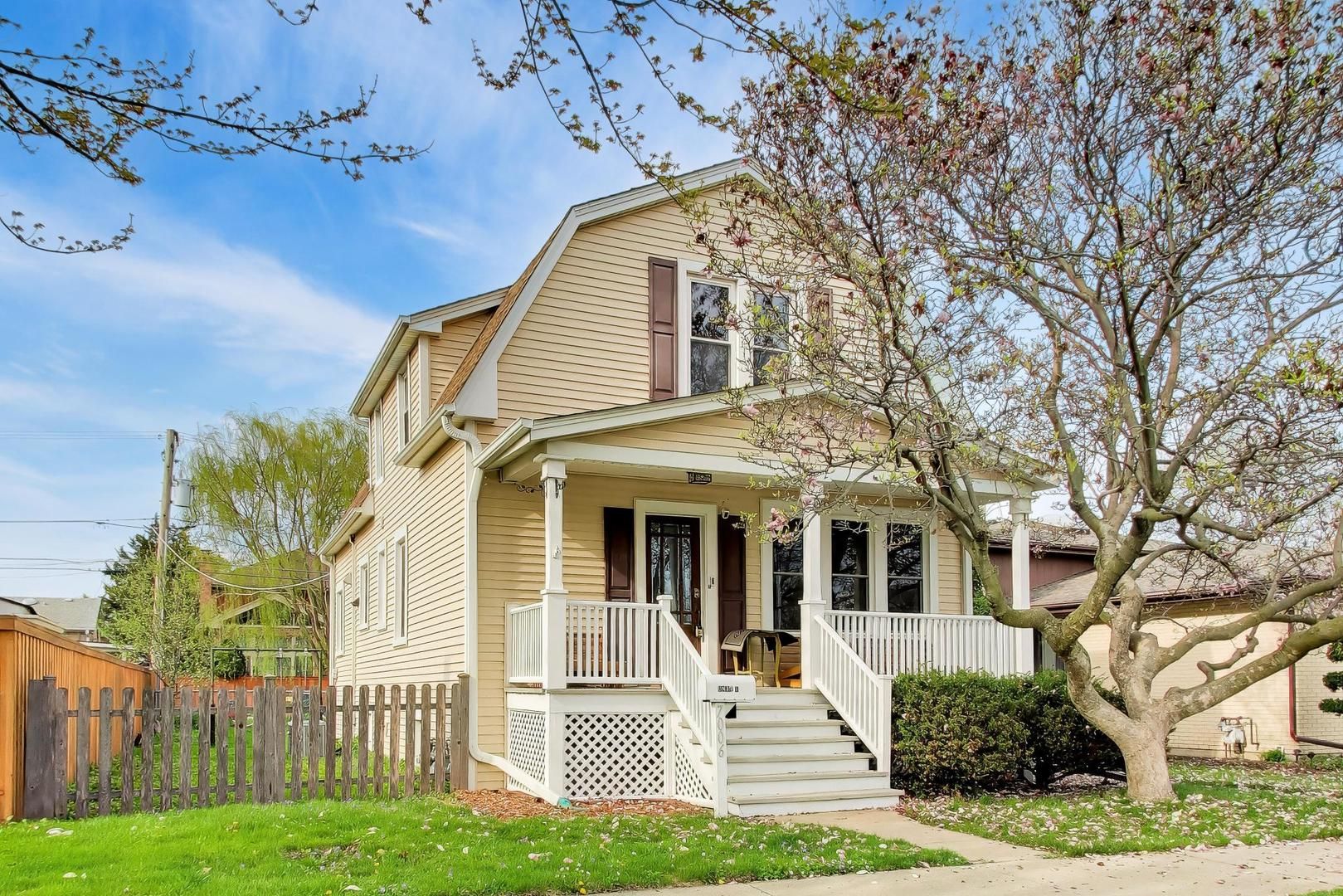 7006 W Jarvis Avenue — Niles, IL 60714