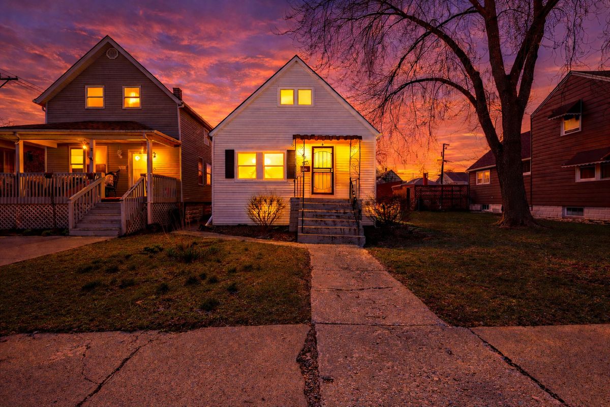 82 ISA Avenue, Chicago Heights, IL 60411