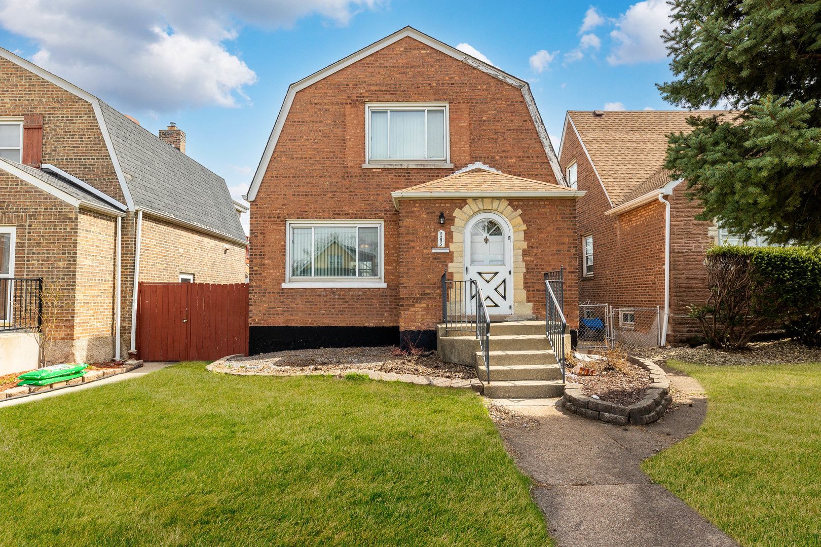 5255 S Menard Avenue — Chicago, IL 60638