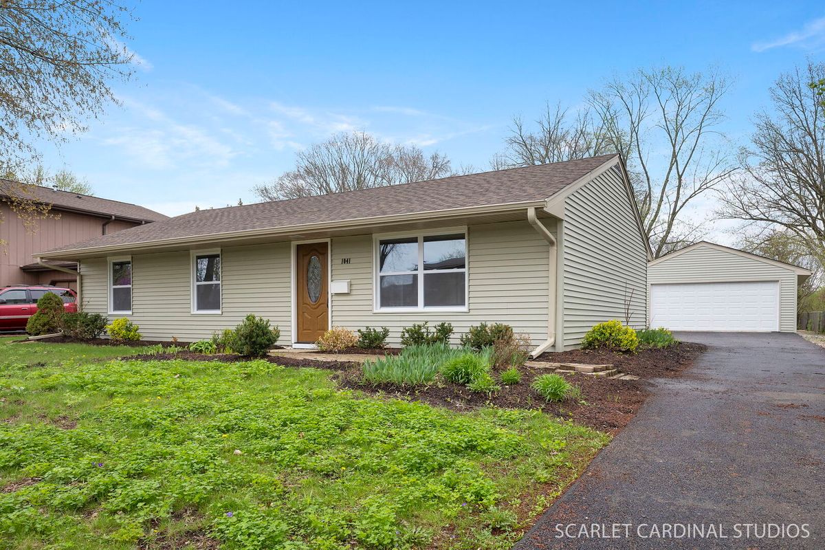 1041 Elmwood Drive, Aurora, IL 60506