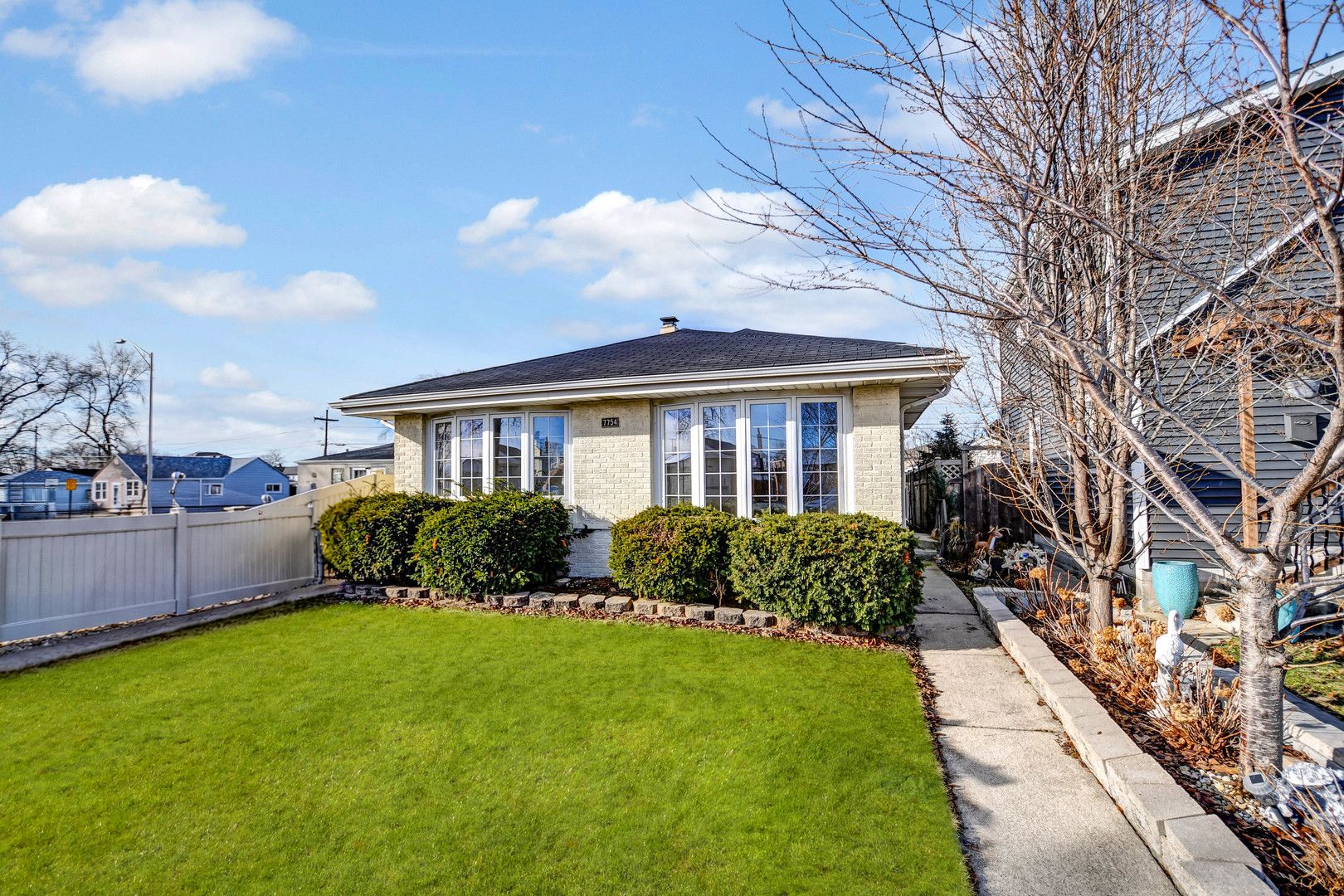 7754 S Mcvicker Avenue — Burbank, IL 60459