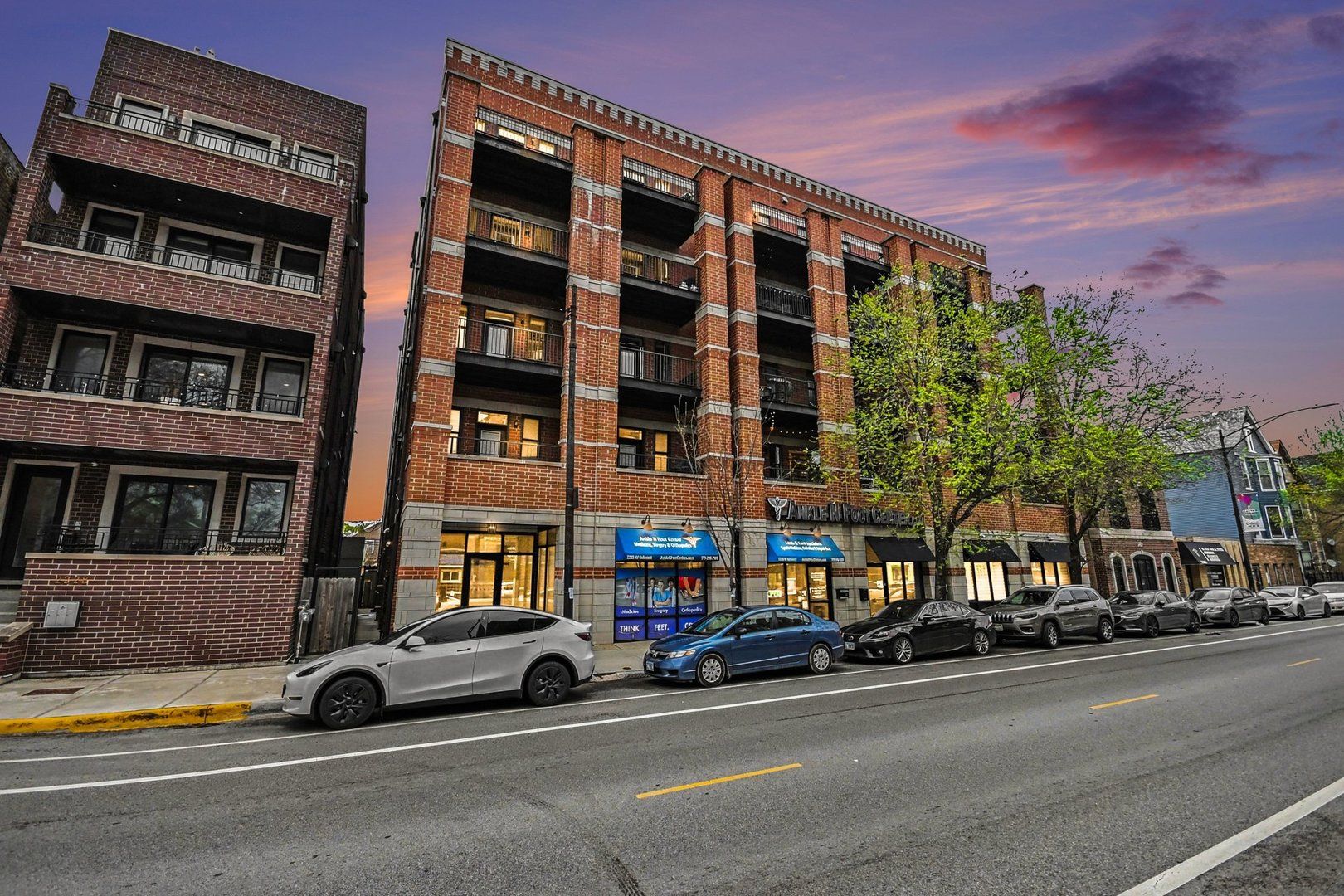 2222 W Belmont Avenue #202 — Chicago, IL 60618