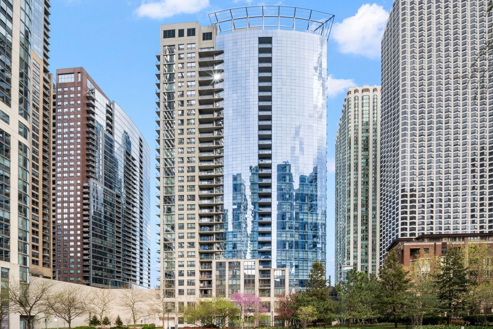 201 N Westshore Drive #801 — Chicago, IL 60601