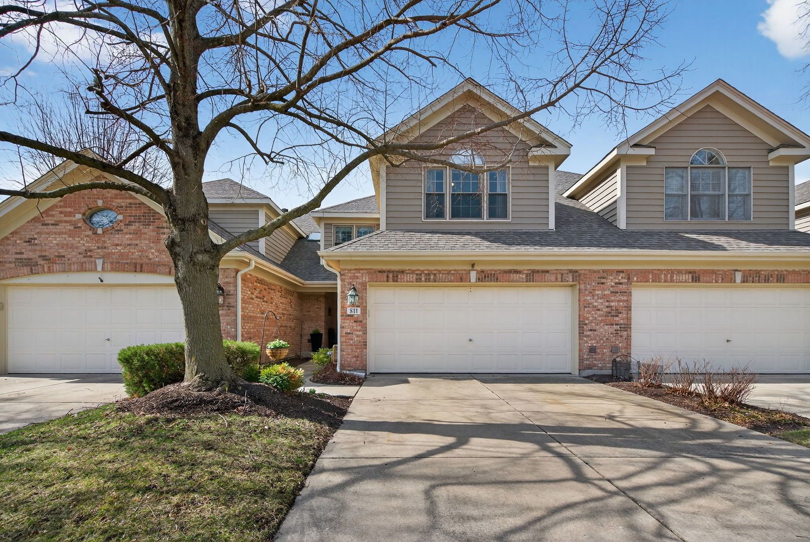 811 King Henry Lane — St. Charles, IL 60174