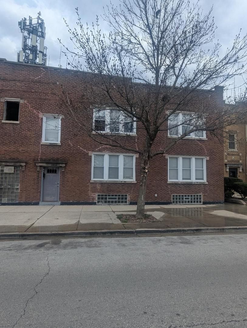 5725 Division Street, Chicago, IL 60651