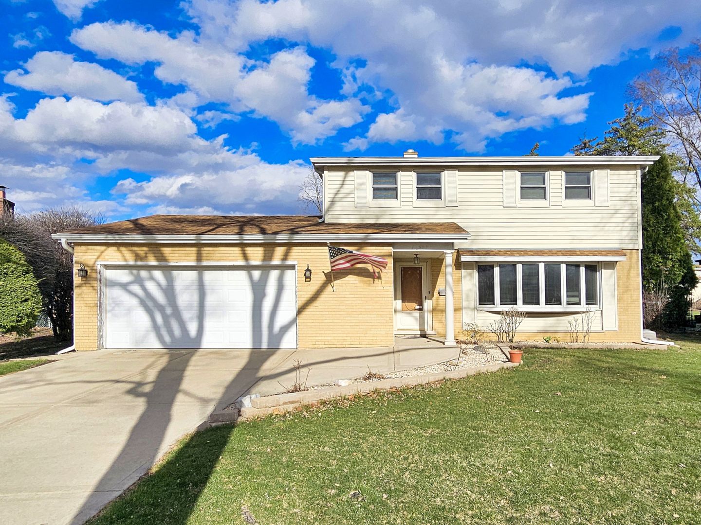 357 N PIONEER Drive — Addison, IL 60101