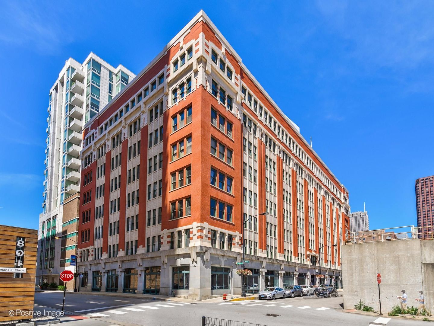 732 S Financial Place #411 — Chicago, IL 60605