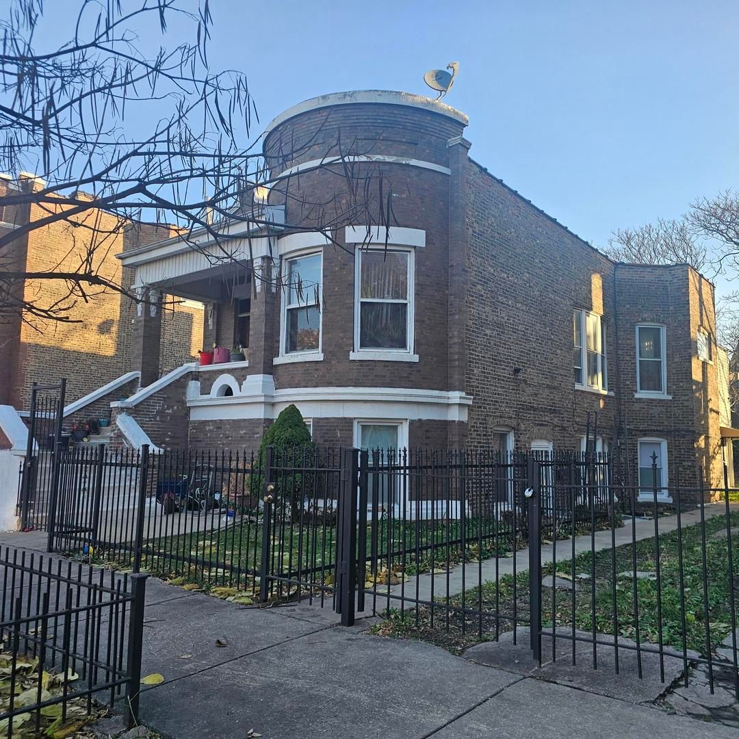 1825 S Lawndale Avenue — Chicago, IL 60623