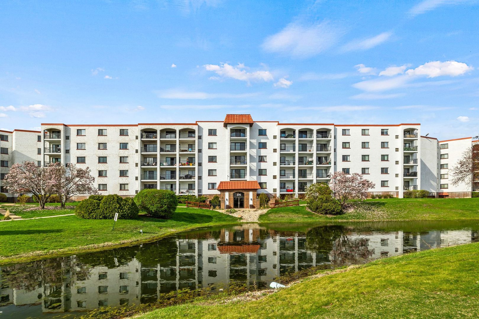 375 Plum Creek Drive #407 — Wheeling, IL 60090