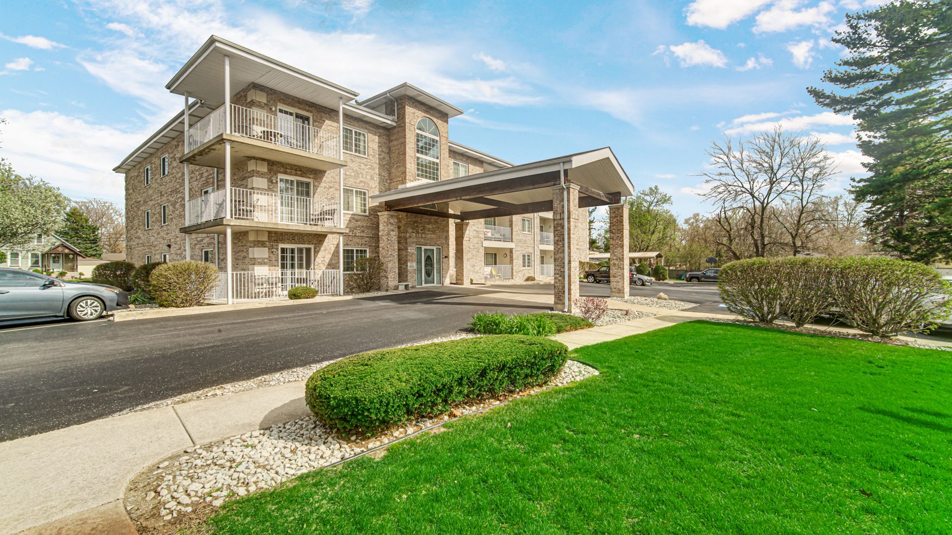 18216 Lange Street #2E — Lansing, IL 60438