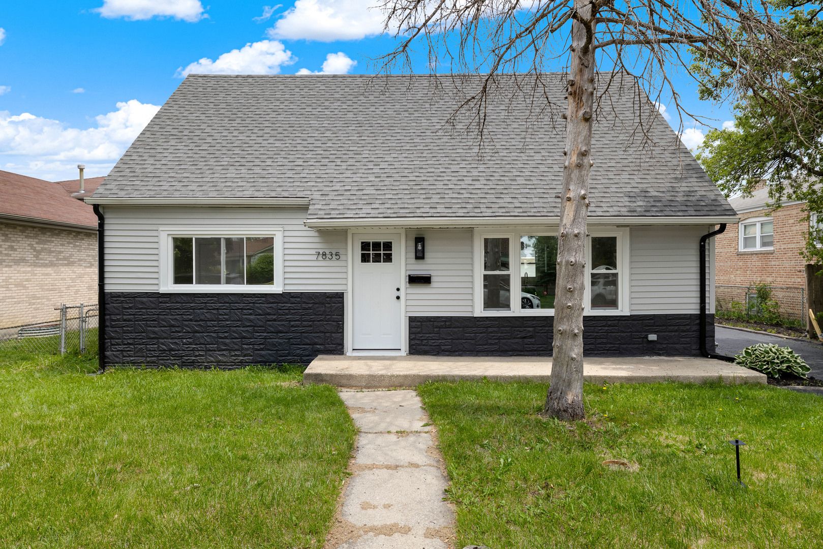 7835 Massasoit Avenue — Burbank, IL 60459
