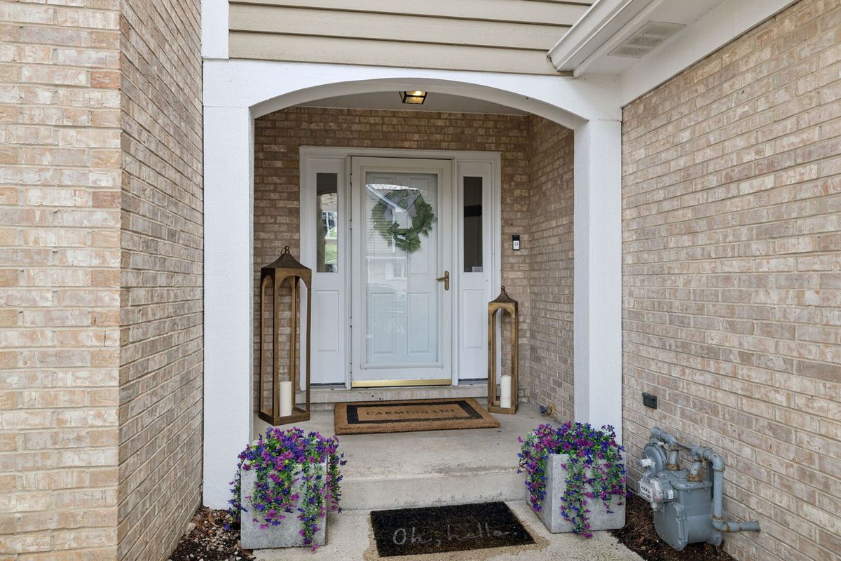 11133 Indian Woods Drive, Indian Head Park, IL 60525