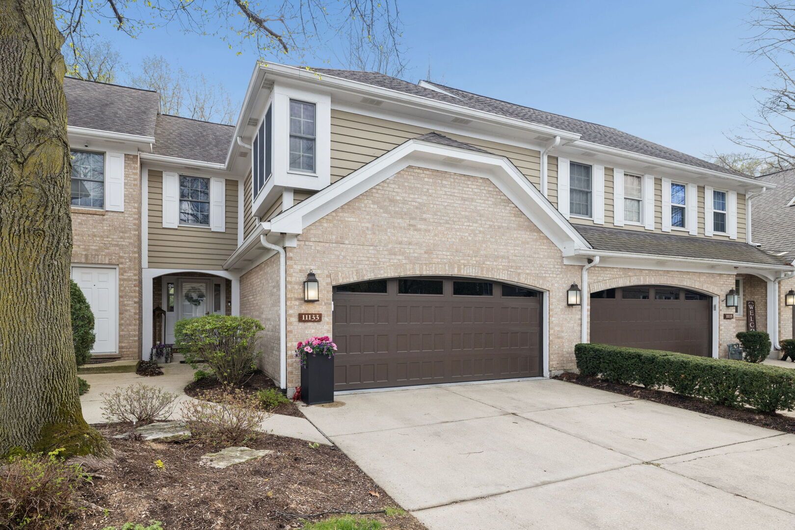 11133 Indian Woods Drive — Indian Head Park, IL 60525