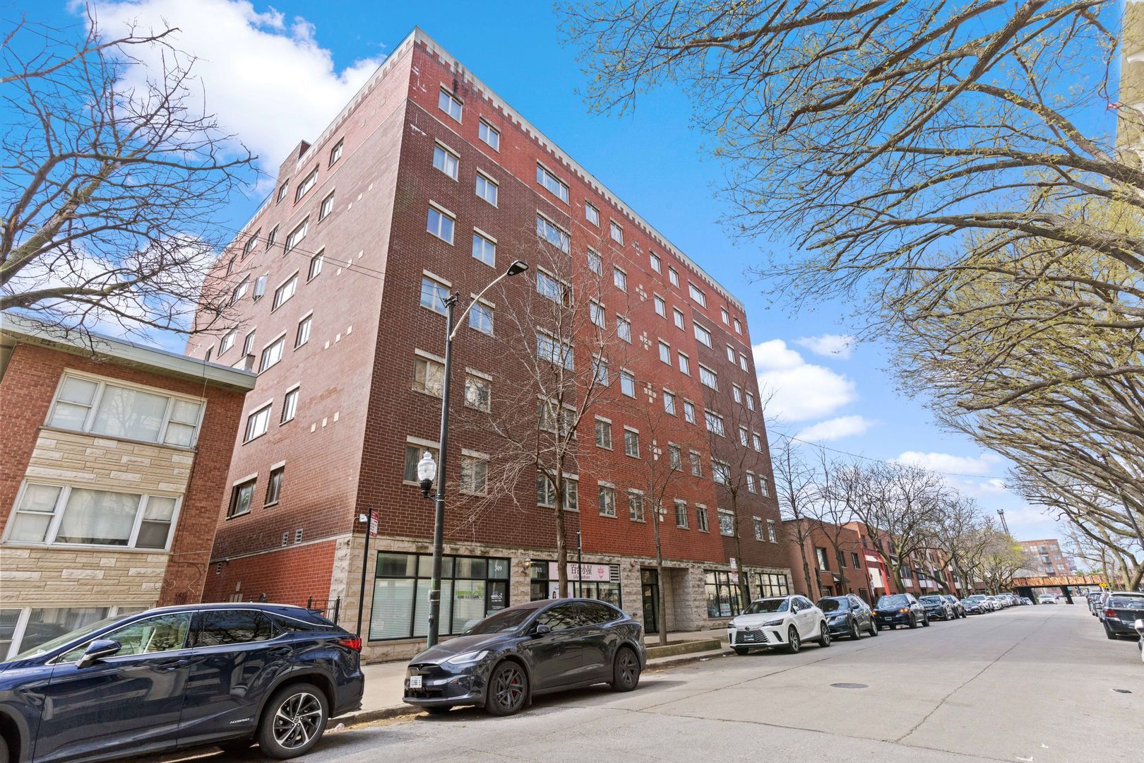 313 W 23rd Street #601 — Chicago, IL 60616