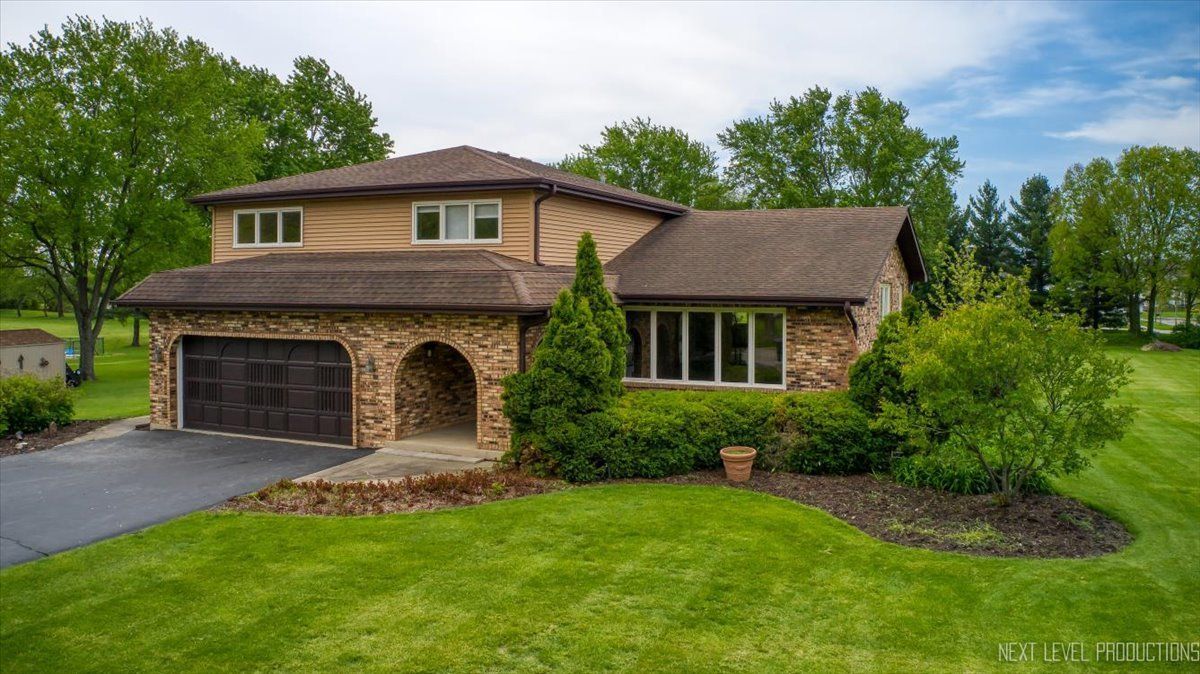 36W345 Barton Drive, St. Charles, IL 60175