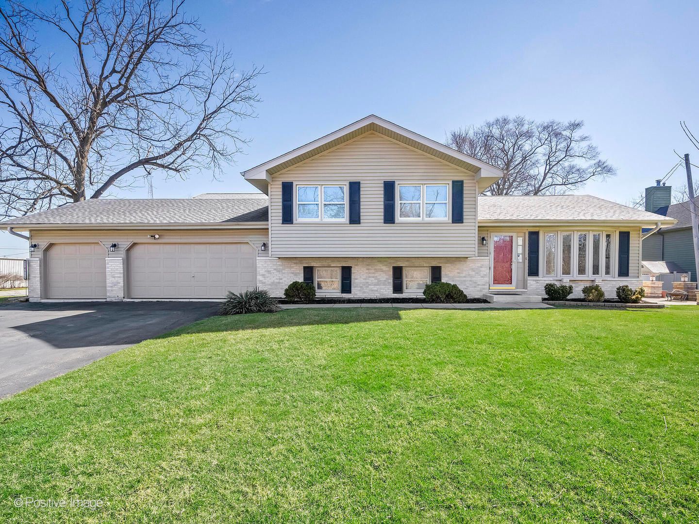 27W015 Manchester Road — Winfield, IL 60190
